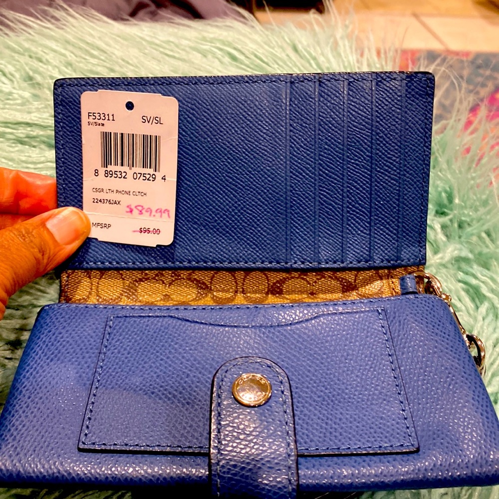Pre-owned. Coach pebble leather phone clutch.